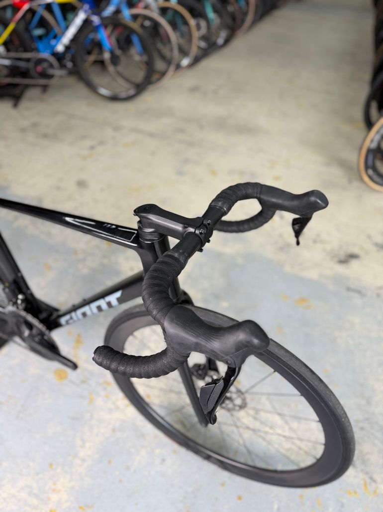 Used Giant Tcr Advanced Di2 Carbon 2024 Road & Gravel — image 5 of 24