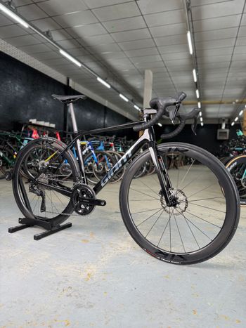Used Giant Tcr Advanced Di2 Carbon 2024 Road & Gravel — image 2 of 24