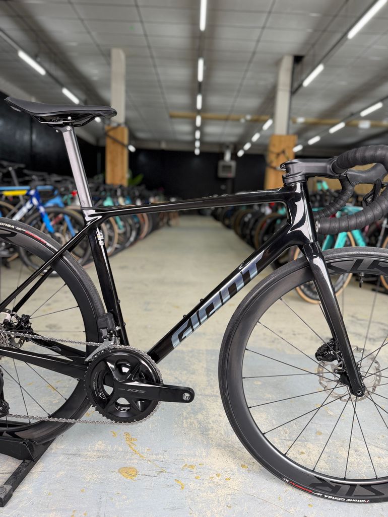 Used Giant Tcr Advanced Di2 Carbon 2024 Road & Gravel — image 13 of 24
