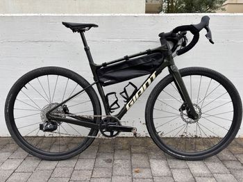 Used Giant Revolt, Advanced 1 2022 2022 Road & Gravel, Green — image 4 of 5
