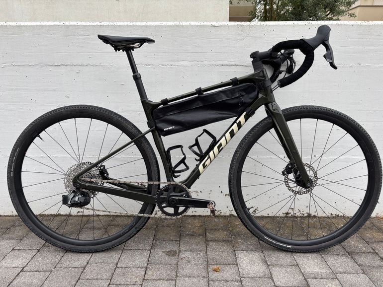 Used Giant Revolt, Advanced 1 2022 2022 Road & Gravel, Green — image 4 of 5