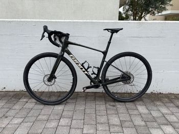 Used Giant Revolt, Advanced 1 2022 2022 Road & Gravel, Green — image 5 of 5