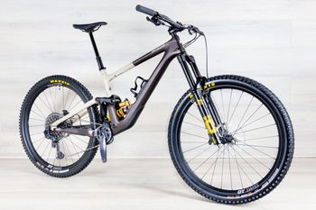 Used Specialized Enduro Expert 2023 Mountainbike, Black — image 5 of 17