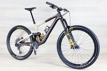 Used Specialized Enduro Expert 2023 Mountainbike, Black — image 5 of 17