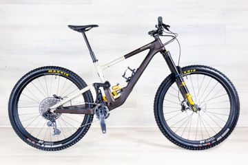 Used Specialized Enduro Expert 2023 Mountainbike, Black — image 1 of 17