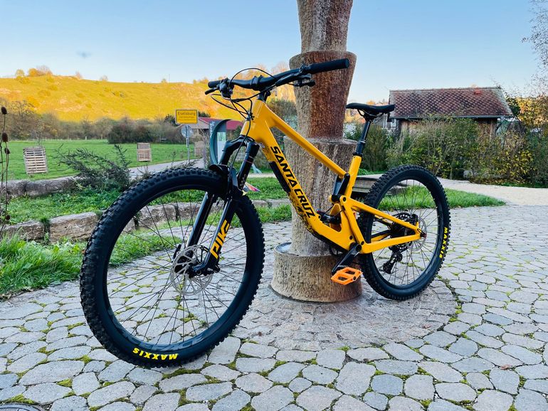 Used Santa Cruz 5010 R / Carbon C / 27.5 2022 2022 Mountainbike, Orange, 27.5 (650B) — image 1 of 11