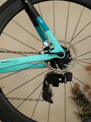 Used Bianchi Oltre XR4 Red eTap AXS 2024 2024 Road & Gravel, Green — image 9 of 11