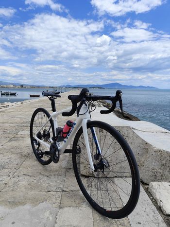 Used Trek Émonda SL 6 2021 2021 Road & Gravel, White — image 3 of 3