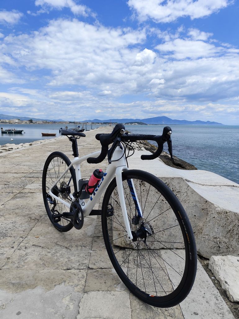 Used Trek Émonda SL 6 2021 2021 Road & Gravel, White — image 3 of 3