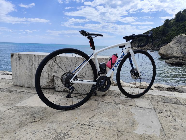 Used Trek Émonda SL 6 2021 2021 Road & Gravel, White — image 1 of 3