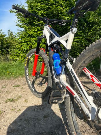 Gebrauchtes Specialized Enduro Expert Carbon 650b 2016 2016 Mountainbike, Weiß — Bild 2 von 10