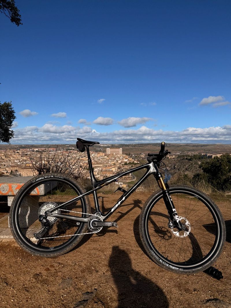 BH LYNX SLS 8.0 2025 2025 Mountainbike usato, Nero — immagine 5 di 5