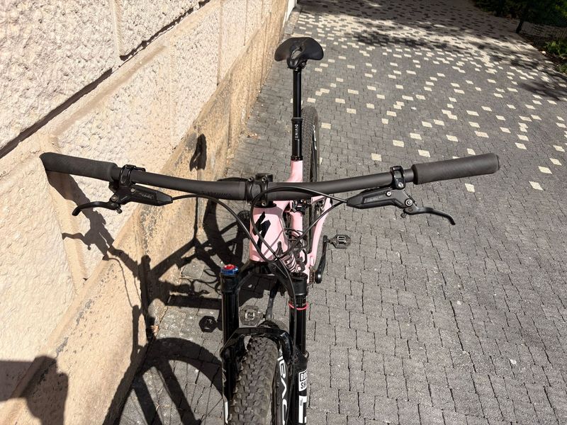 Used Specialized Epic Pro LTD 2023 2023 Mountainbike, Purple, 29 — image 5 of 10