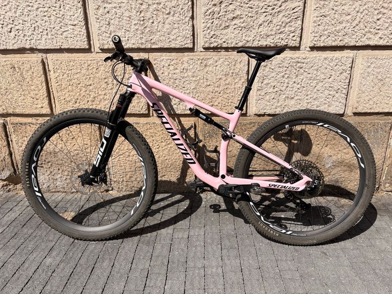 Used Specialized Epic Pro LTD 2023 2023 Mountainbike, Purple, 29 — image 2 of 10