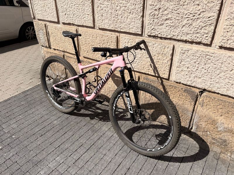 Used Specialized Epic Pro LTD 2023 2023 Mountainbike, Purple, 29 — image 3 of 10
