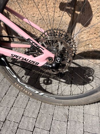 Used Specialized Epic Pro LTD 2023 2023 Mountainbike, Purple, 29 — image 7 of 10
