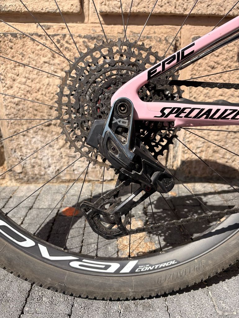 Used Specialized Epic Pro LTD 2023 2023 Mountainbike, Purple, 29 — image 9 of 10