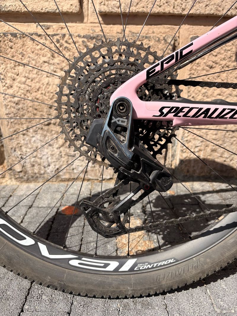 Used Specialized Epic Pro LTD 2023 2023 Mountainbike, Purple, 29 — image 9 of 10