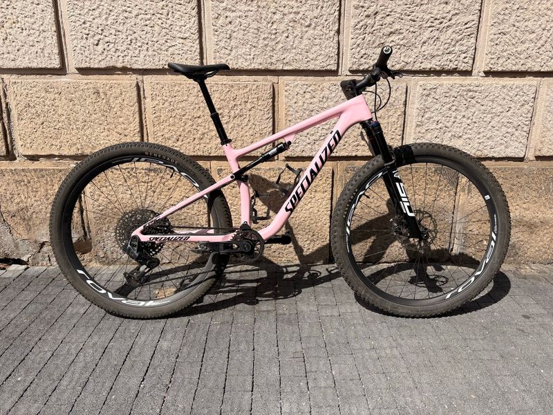 Used Specialized Epic Pro LTD 2023 2023 Mountainbike, Purple, 29 — image 1 of 10