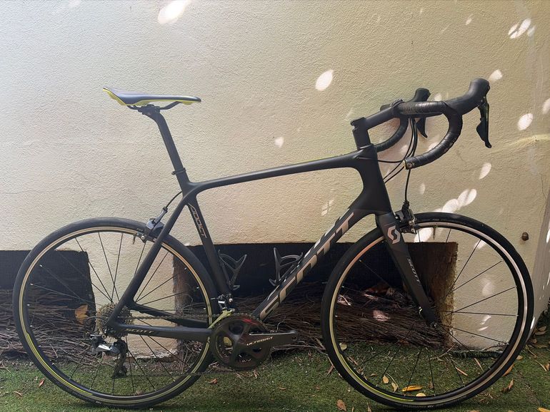 Used Scott Addict 10 2020 2020 Road & Gravel, Black — image 1 of 4