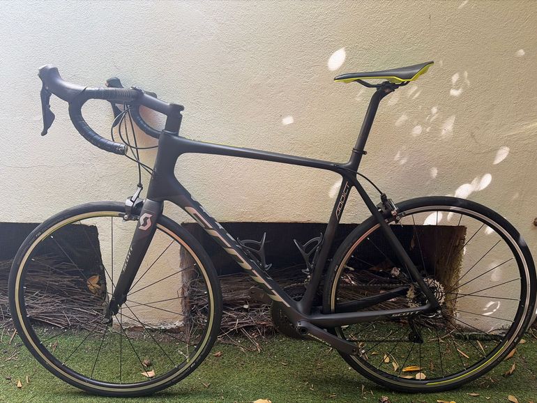 Used Scott Addict 10 2020 2020 Road & Gravel, Black — image 2 of 4