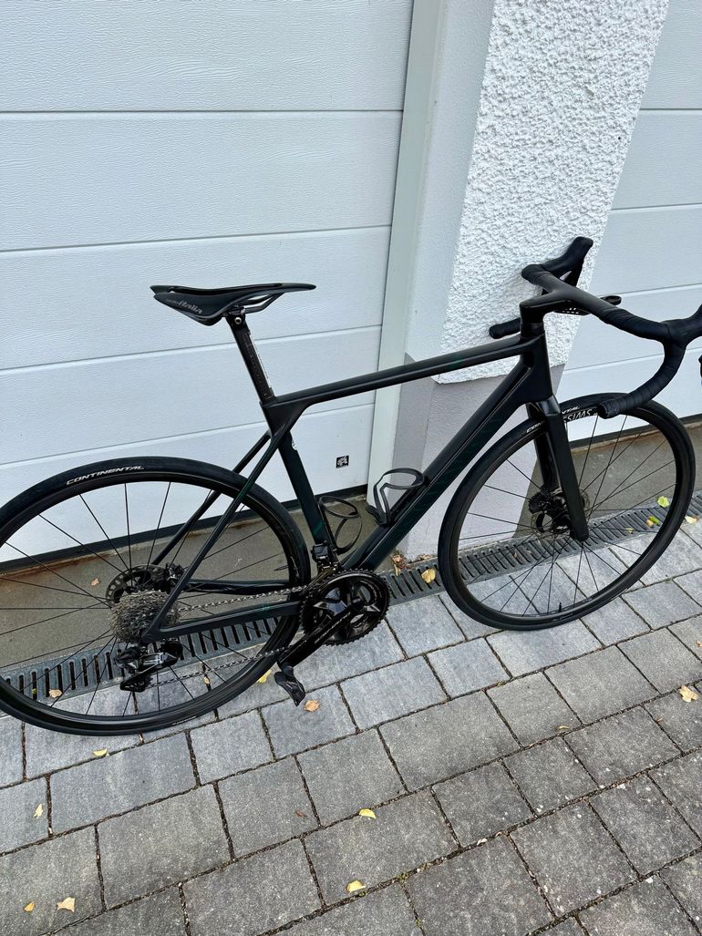 Used Canyon Ultimate CFR Di2 2023 2023 Road & Gravel, Black — image 1 of 9