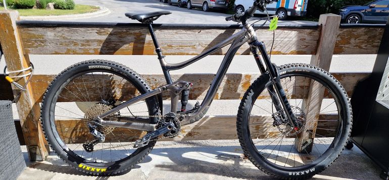 Used Giant Reign 29 2022 2022 Mountainbike — image 1 of 6