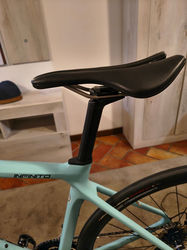 Used Bianchi Infinito 105 2024 2024 Road & Gravel — image 6 of 6