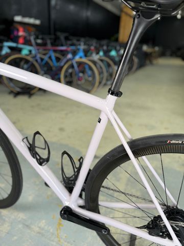 Specialized Aethos Expert 2024 2024 Road & Gravel usato, Bianco — immagine 21 di 23