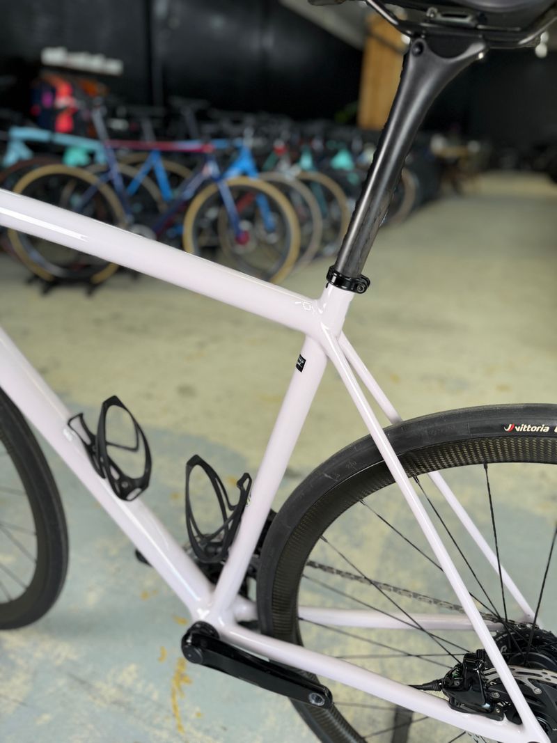 Specialized Aethos Expert 2024 2024 Road & Gravel usato, Bianco — immagine 21 di 23
