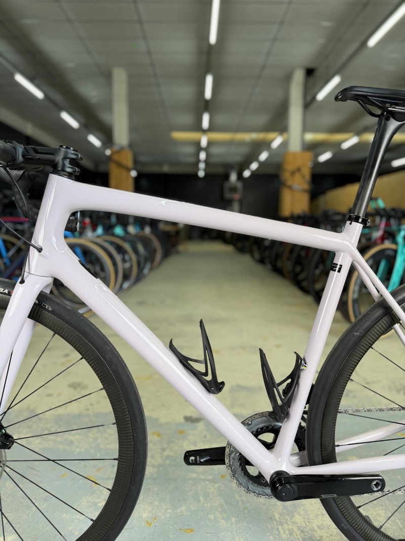 Specialized Aethos Expert 2024 2024 Road & Gravel usato, Bianco — immagine 22 di 23