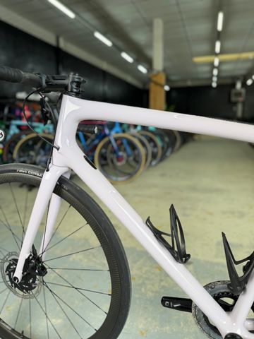 Specialized Aethos Expert 2024 2024 Road & Gravel usato, Bianco — immagine 19 di 23