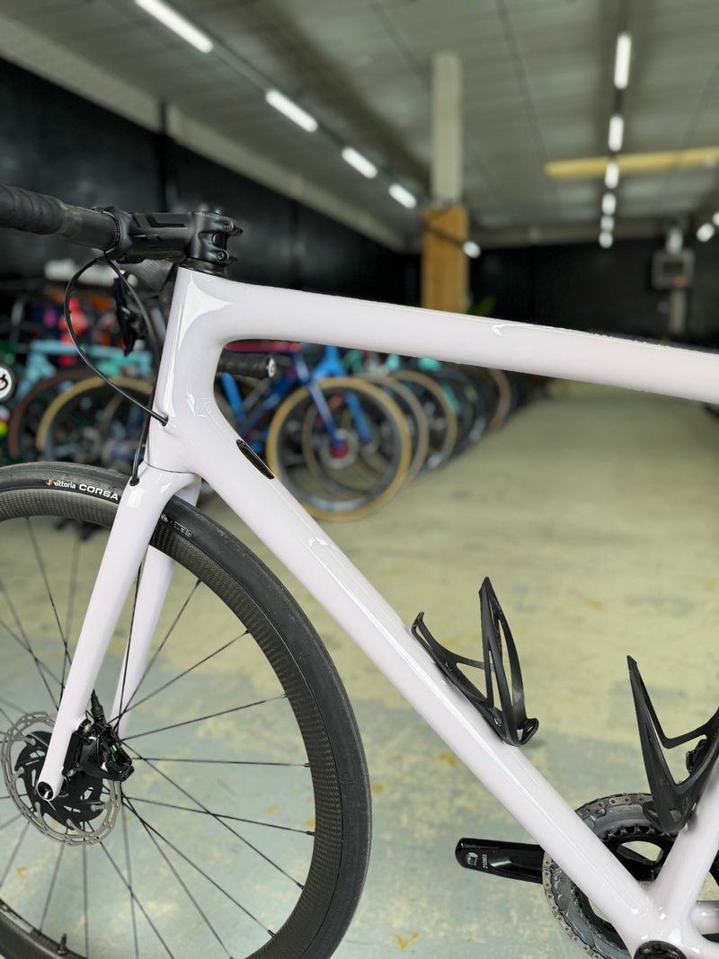 Specialized Aethos Expert 2024 2024 Road & Gravel usato, Bianco — immagine 19 di 23