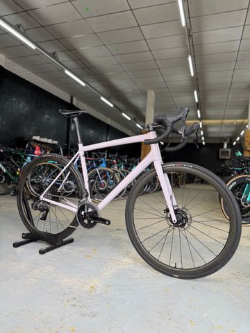 Specialized Aethos Expert 2024 2024 Road & Gravel usato, Bianco — immagine 2 di 23
