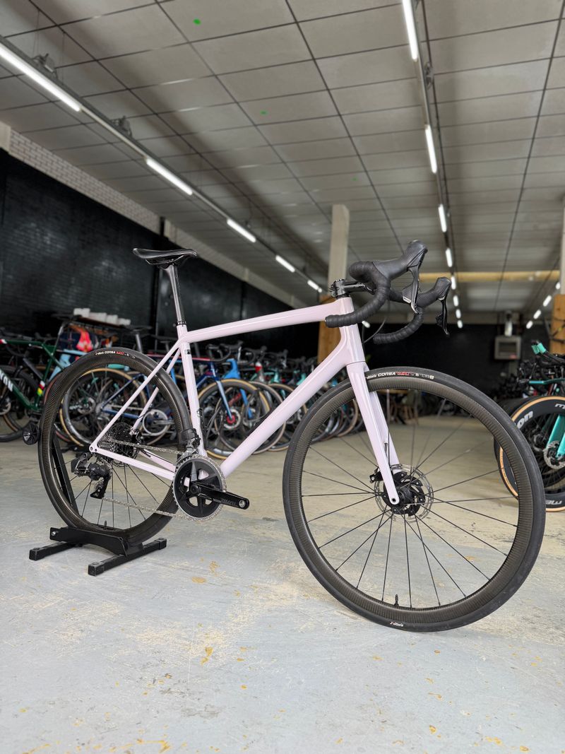 Specialized Aethos Expert 2024 2024 Road & Gravel usato, Bianco — immagine 2 di 23
