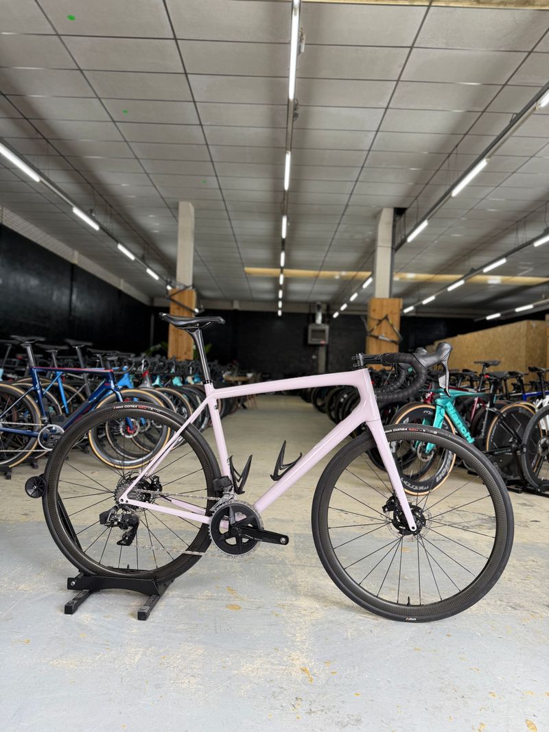 Specialized Aethos Expert 2024 2024 Road & Gravel usato, Bianco — immagine 1 di 23