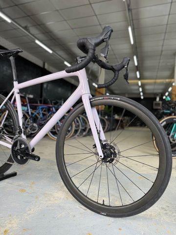 Specialized Aethos Expert 2024 2024 Road & Gravel usato, Bianco — immagine 3 di 23