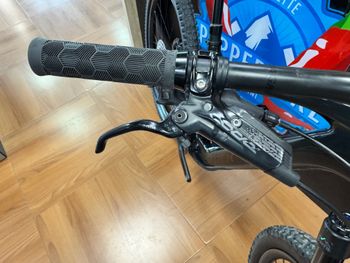 Used Trek Fuel EXe 9.8 XT 2024 2024 Mountainbike, Black, 29 — image 16 of 30