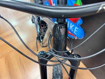 Used Trek Fuel EXe 9.8 XT 2024 2024 Mountainbike, Black, 29 — image 18 of 30
