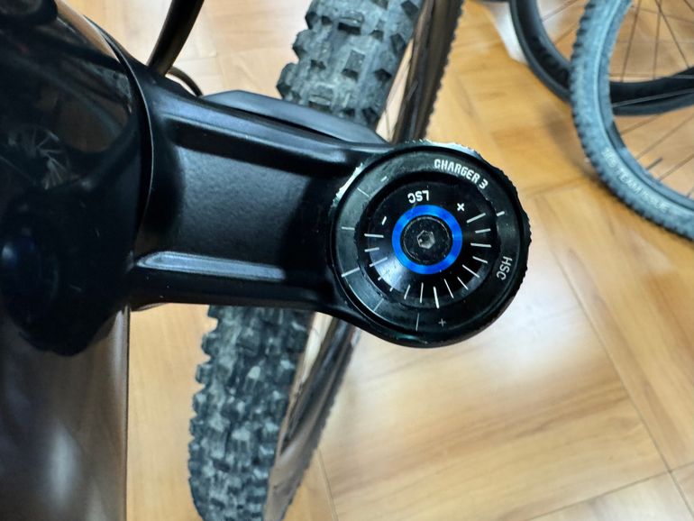 Used Trek Fuel EXe 9.8 XT 2024 2024 Mountainbike, Black, 29 — image 19 of 30