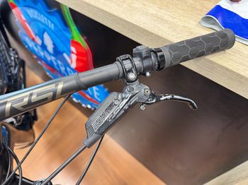 Used Trek Fuel EXe 9.8 XT 2024 2024 Mountainbike, Black, 29 — image 17 of 30