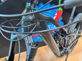 Used Trek Fuel EXe 9.8 XT 2024 2024 Mountainbike, Black, 29 — image 29 of 30