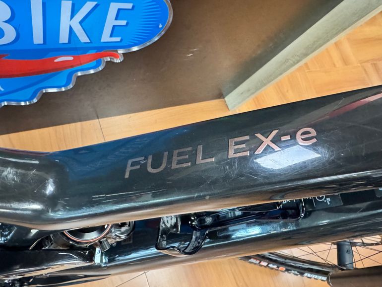 Used Trek Fuel EXe 9.8 XT 2024 2024 Mountainbike, Black, 29 — image 14 of 30