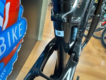 Used Trek Fuel EXe 9.8 XT 2024 2024 Mountainbike, Black, 29 — image 8 of 30