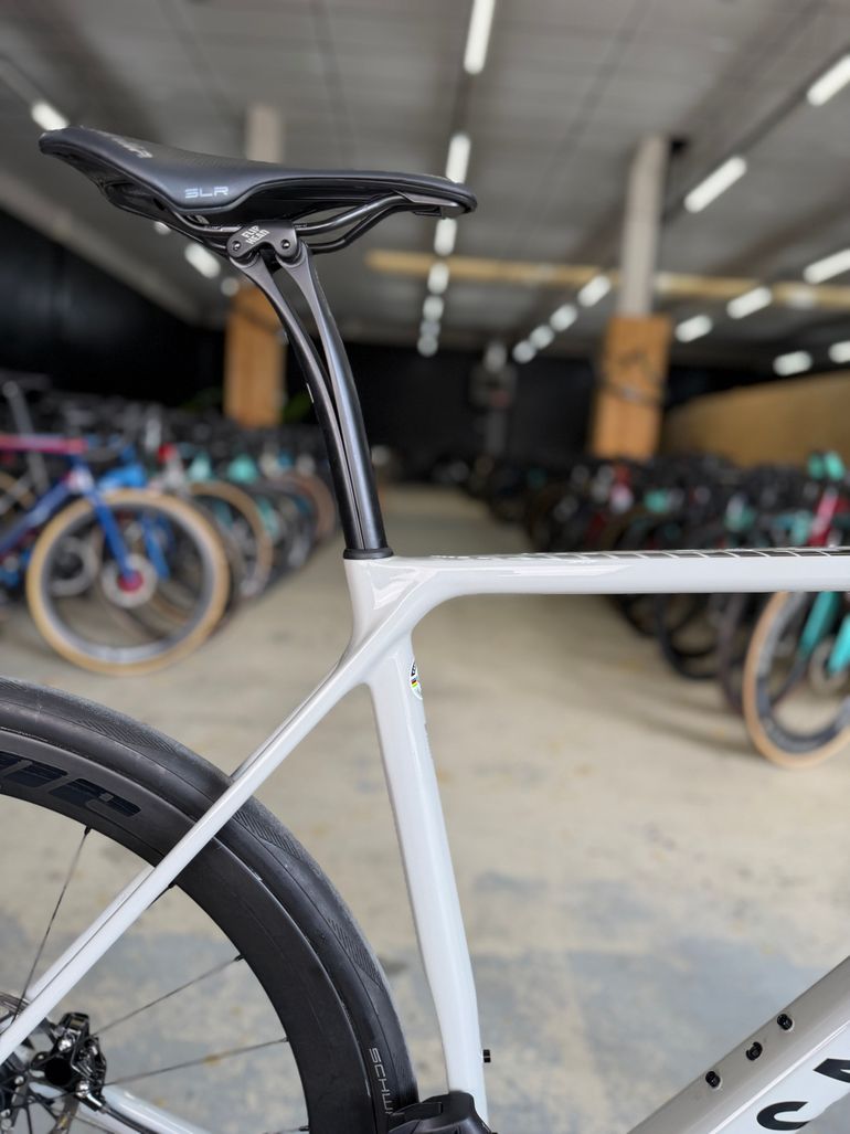 Used Canyon Endurace CF SL 7 eTAP 2022 2022 Road & Gravel, White — image 9 of 24