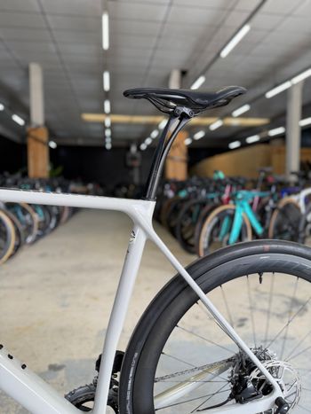 Used Canyon Endurace CF SL 7 eTAP 2022 2022 Road & Gravel, White — image 21 of 24