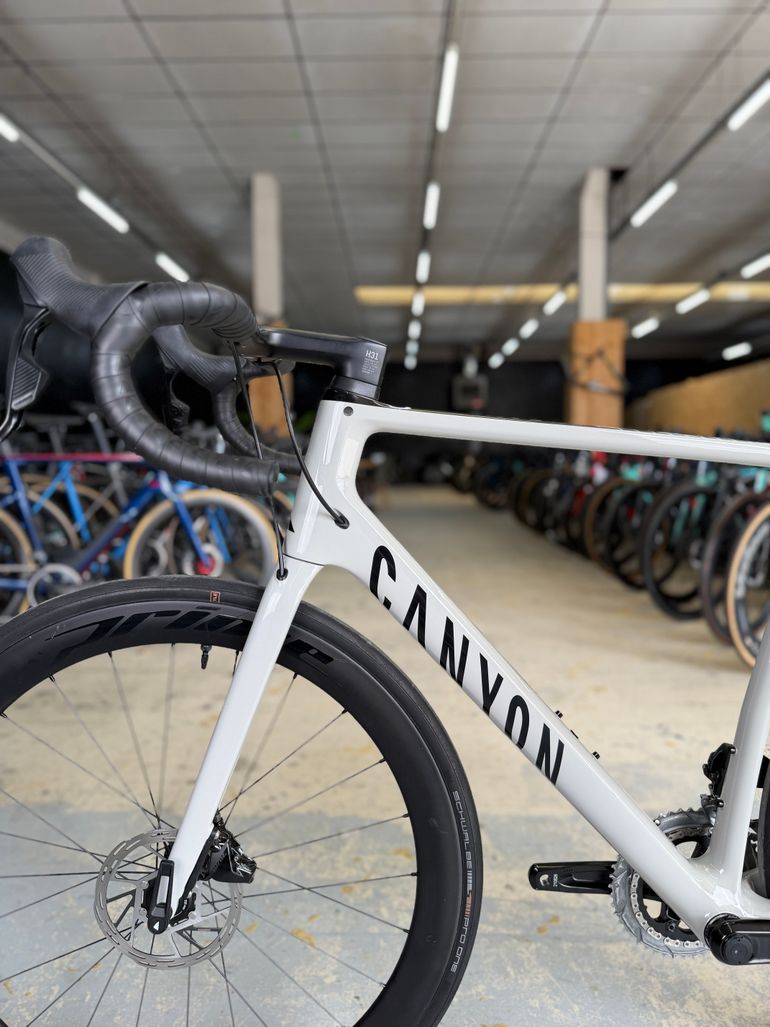 Used Canyon Endurace CF SL 7 eTAP 2022 2022 Road & Gravel, White — image 19 of 24