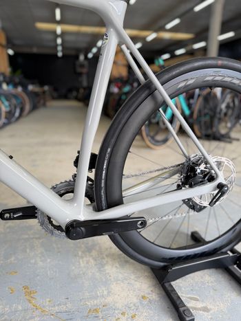 Used Canyon Endurace CF SL 7 eTAP 2022 2022 Road & Gravel, White — image 22 of 24