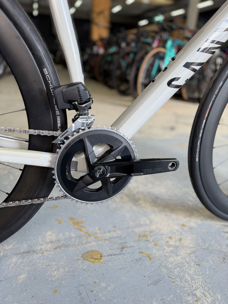 Used Canyon Endurace CF SL 7 eTAP 2022 2022 Road & Gravel, White — image 11 of 24