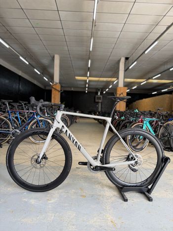 Used Canyon Endurace CF SL 7 eTAP 2022 2022 Road & Gravel, White — image 15 of 24